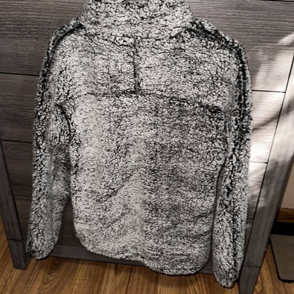 Comfy NWT Sherpa half zip!🖤 - Picture 2 of 8